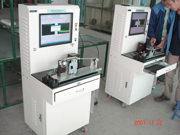 Automatic curtain tooth box testing machine